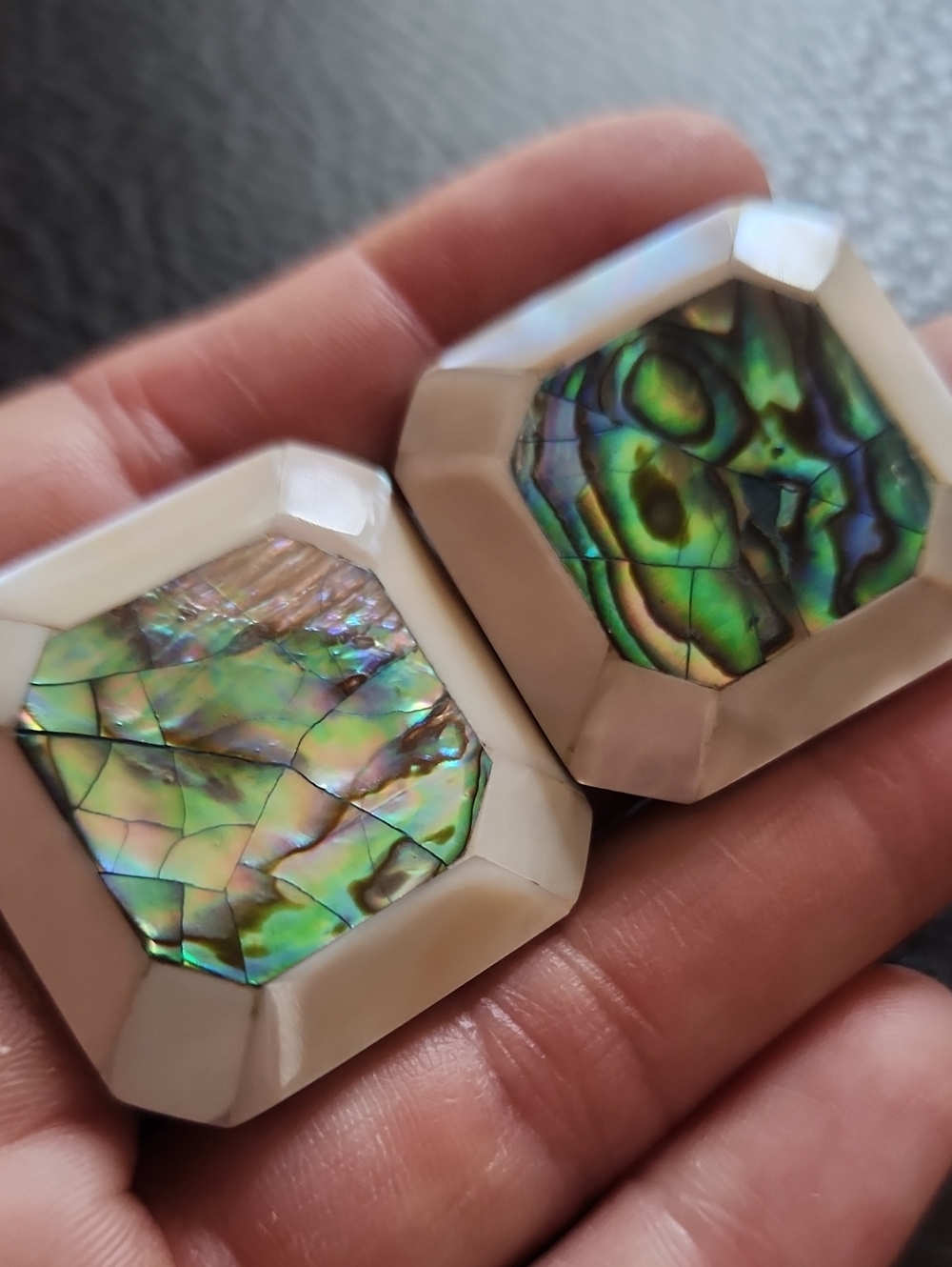 VTG Abalone Shell Hexagon Clip Earrings - Iridescent Green